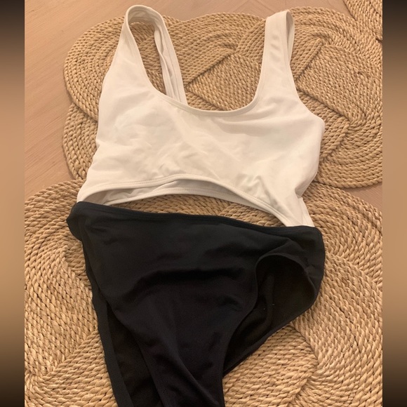 Kendall & Kylie Other - Kendall and Kylie swim suit